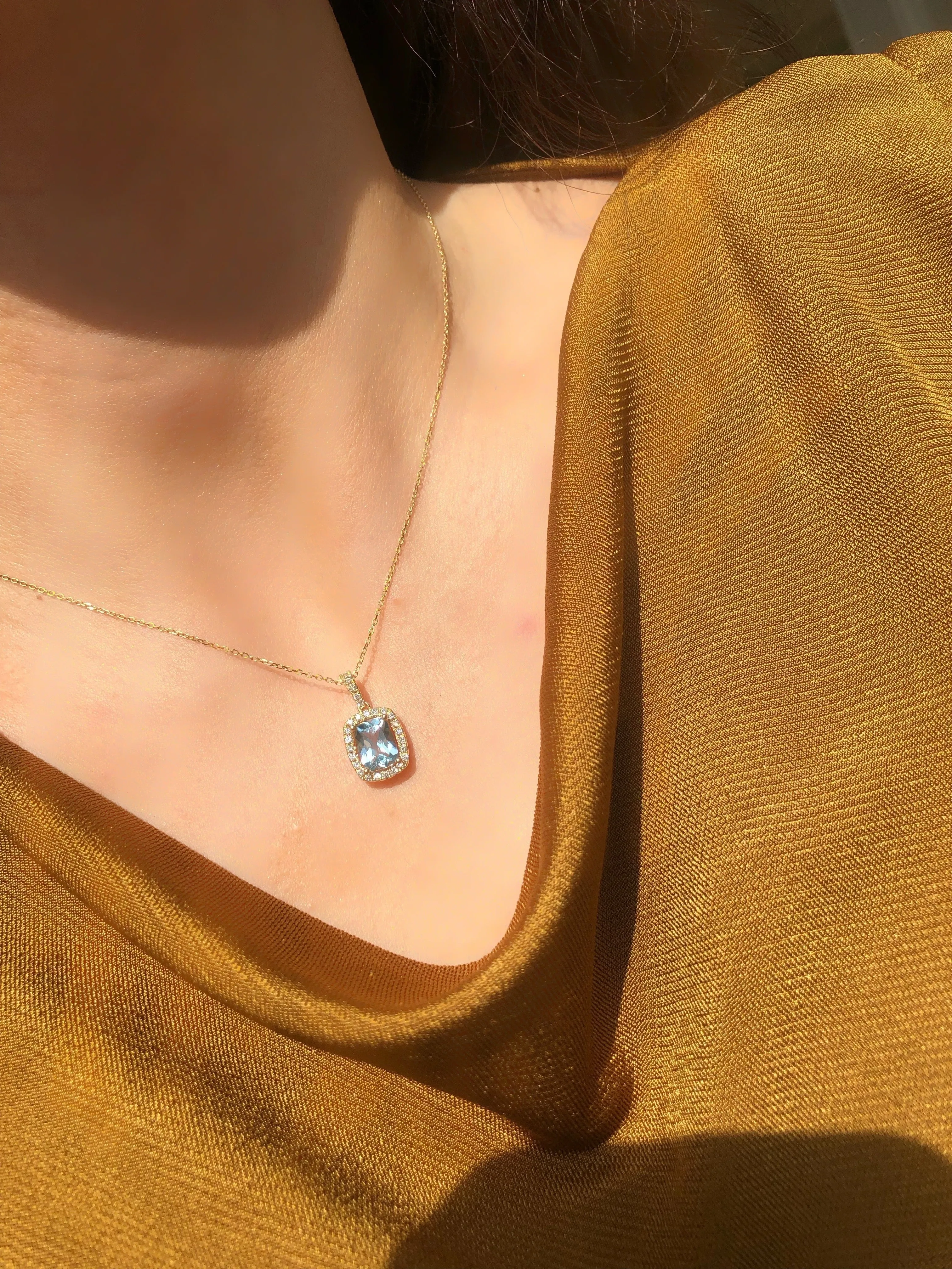 Aquamarine pendant