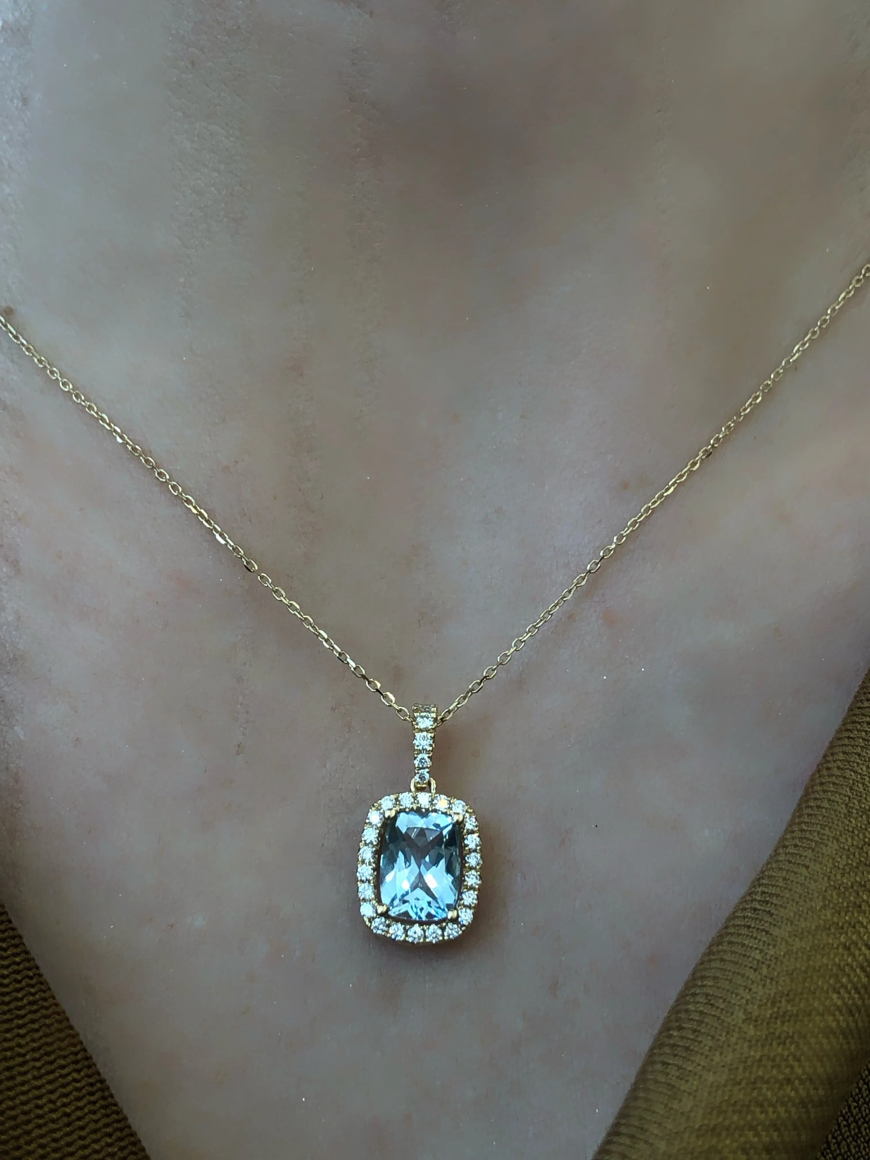 Aquamarine pendant