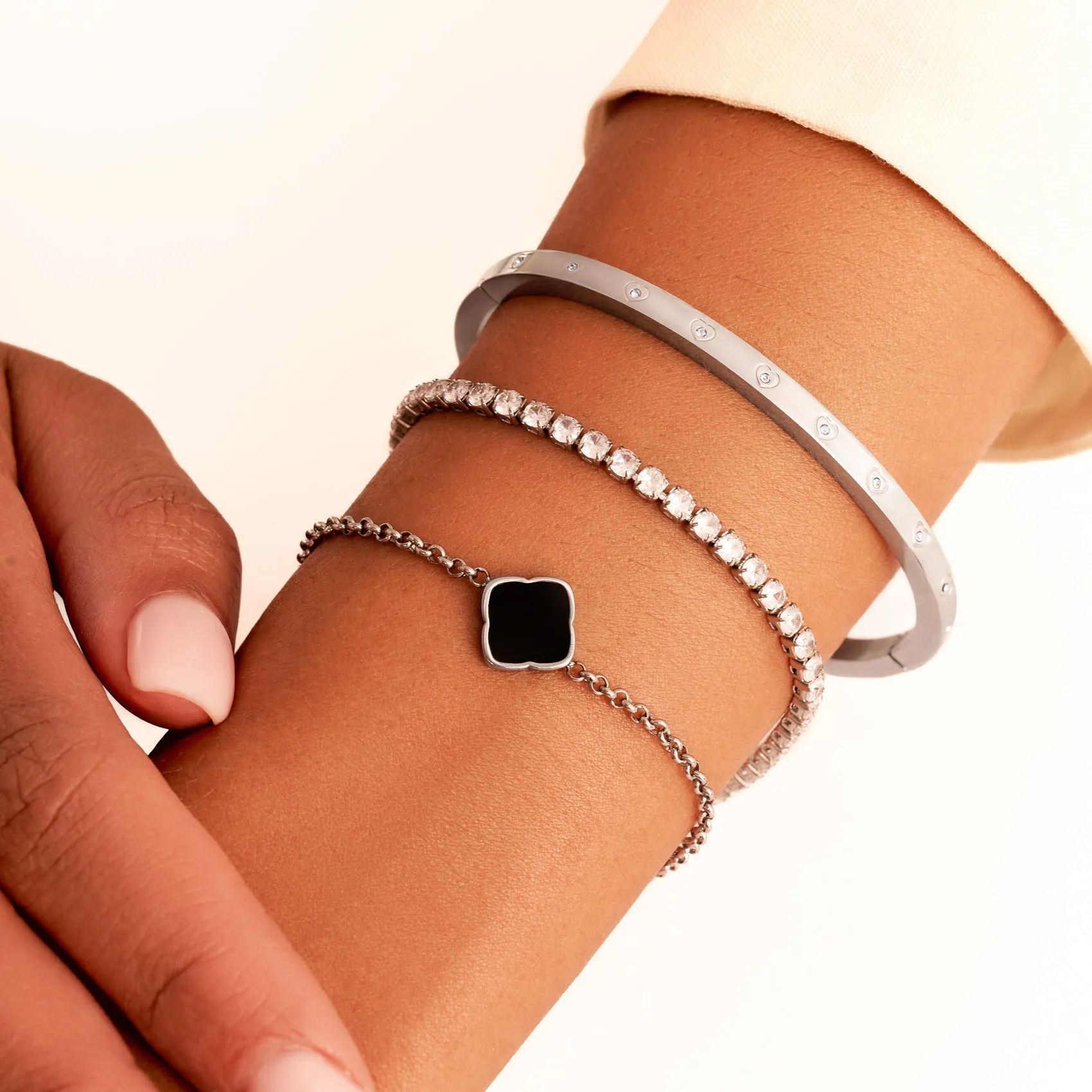 Black Enamel Clover Bracelet (Silver)