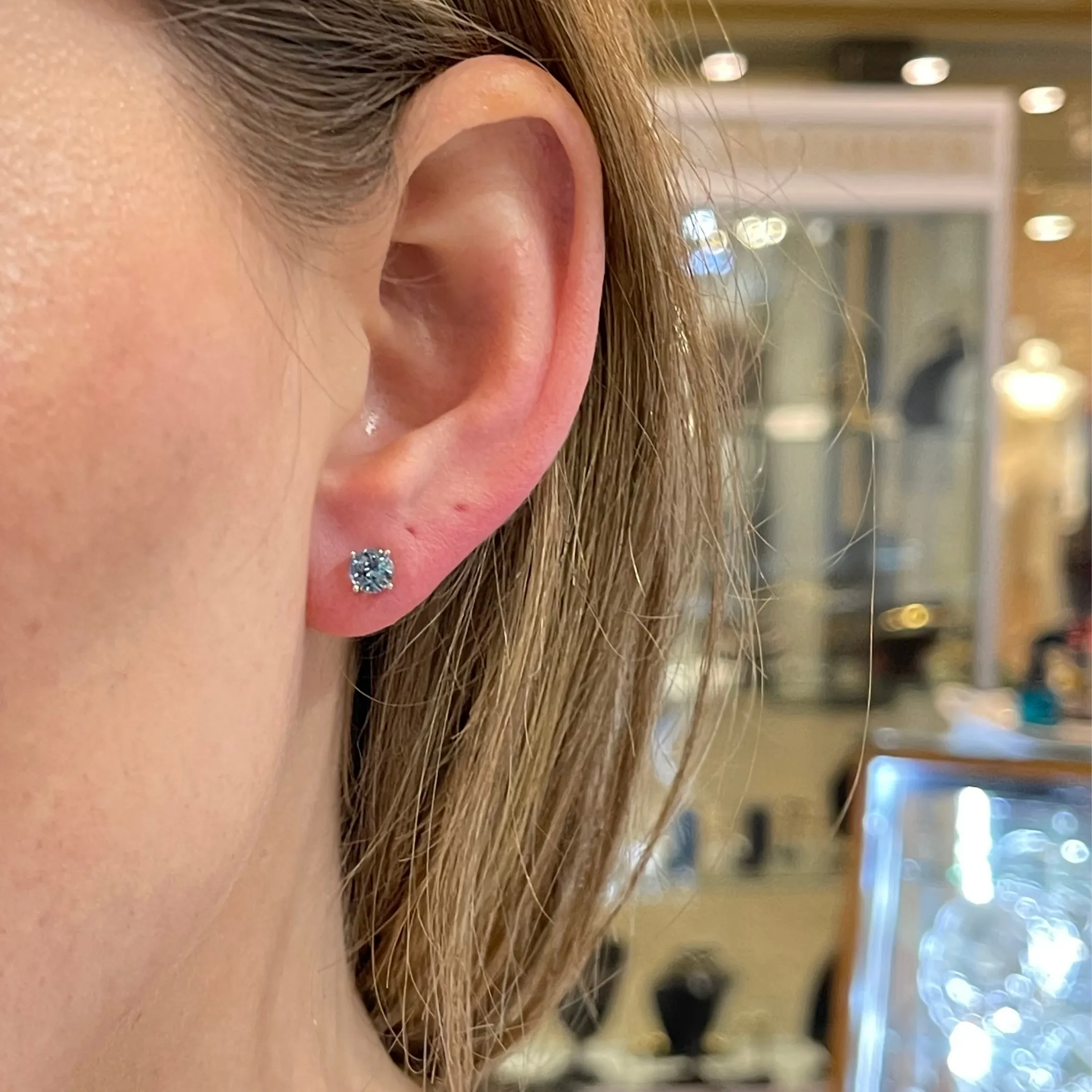 Daisy Exclusive Aquamarine 18K Gold Stud Earring