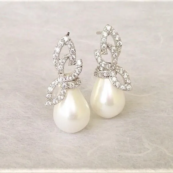 Judy, Pearl & Crystal Drop Earrings
