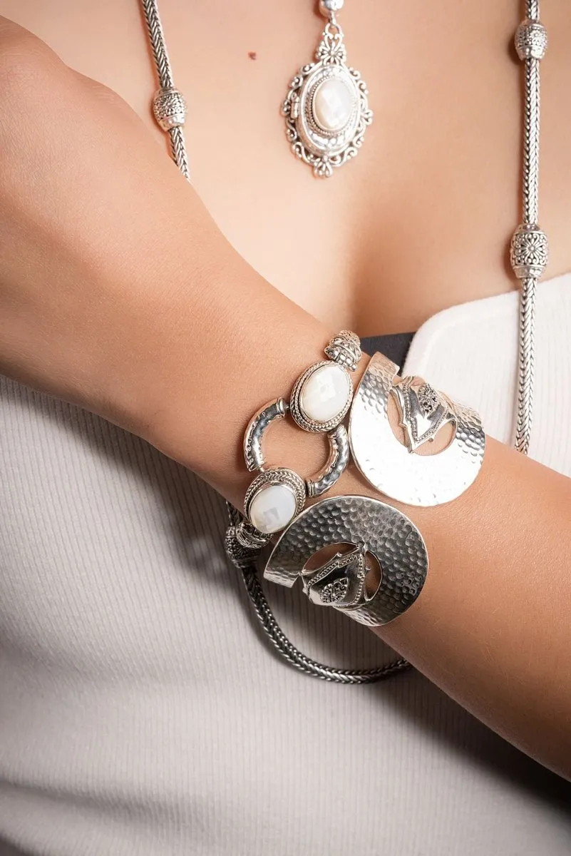 Let Promises Shine Bracelet™ in White Mother of Pearl
