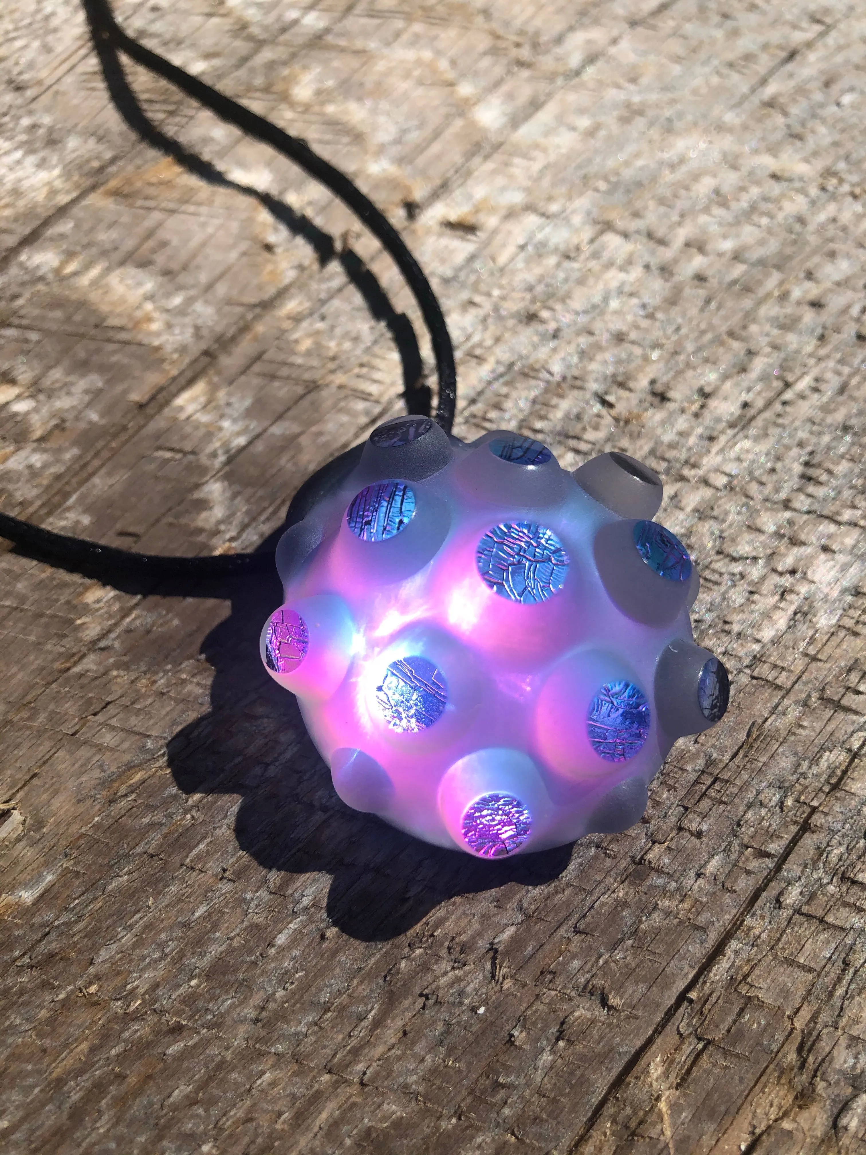 Nodule pendant “auroral spectrum”