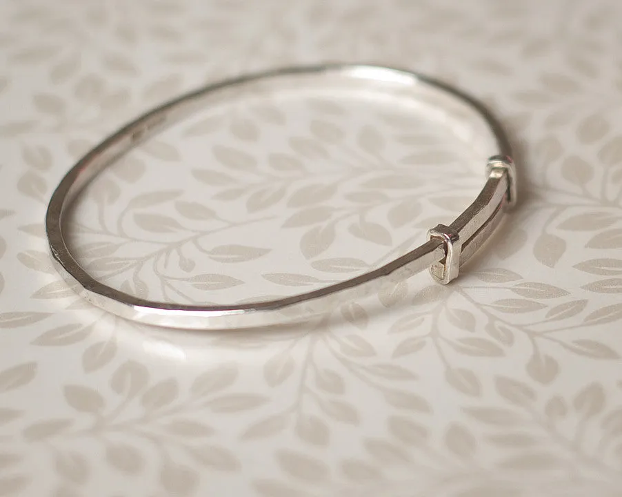 Textured bangle