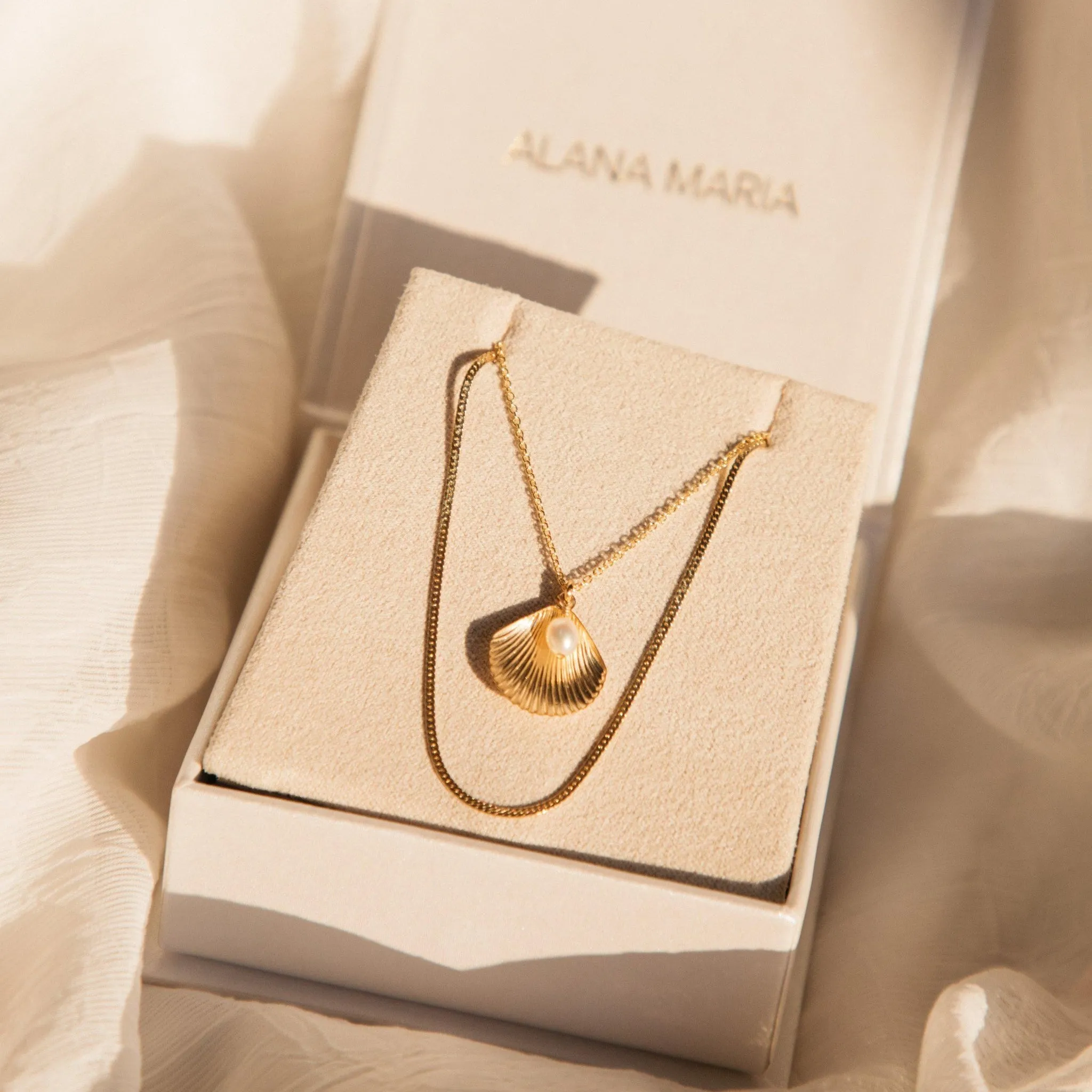 Ula Shell Necklace - Gold