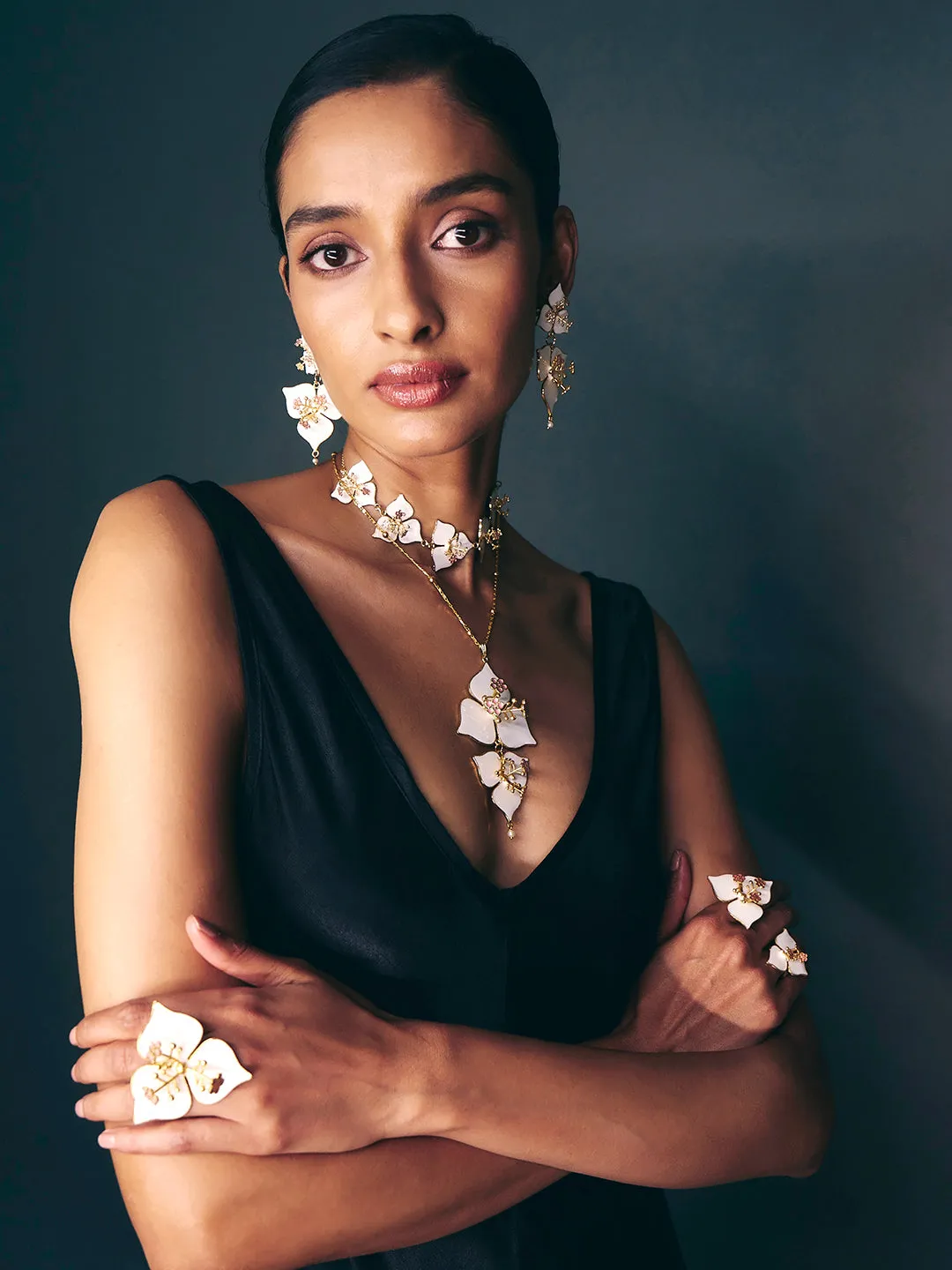 WHITE BOUGAINVILLEA CHOKER